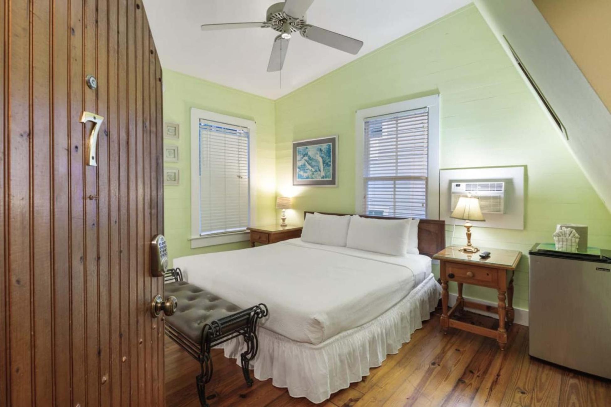 Curry House - Pool, King Bed & Balcony! Room 7 Cayo Hueso Exterior foto